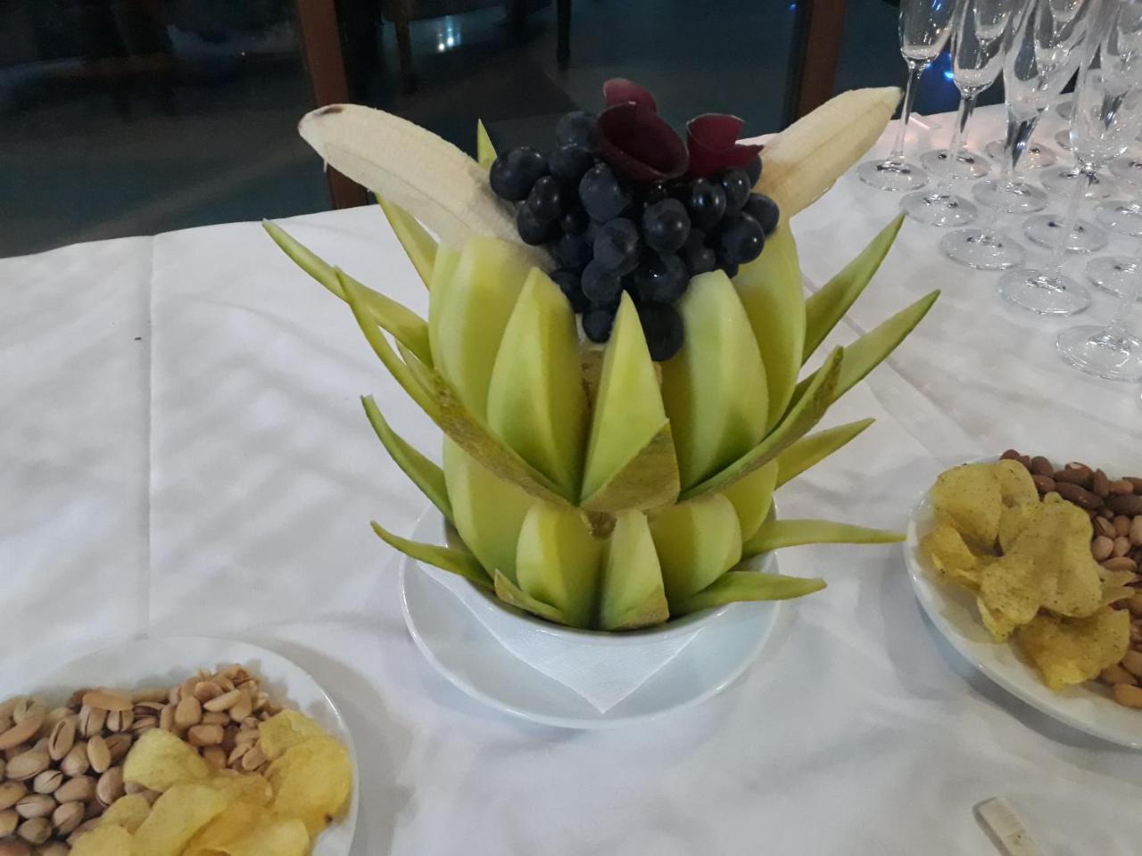 Hotel 3 Vellezerit Драч Екстериор снимка