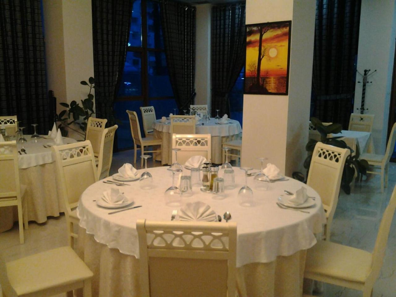 Hotel 3 Vellezerit Драч Екстериор снимка