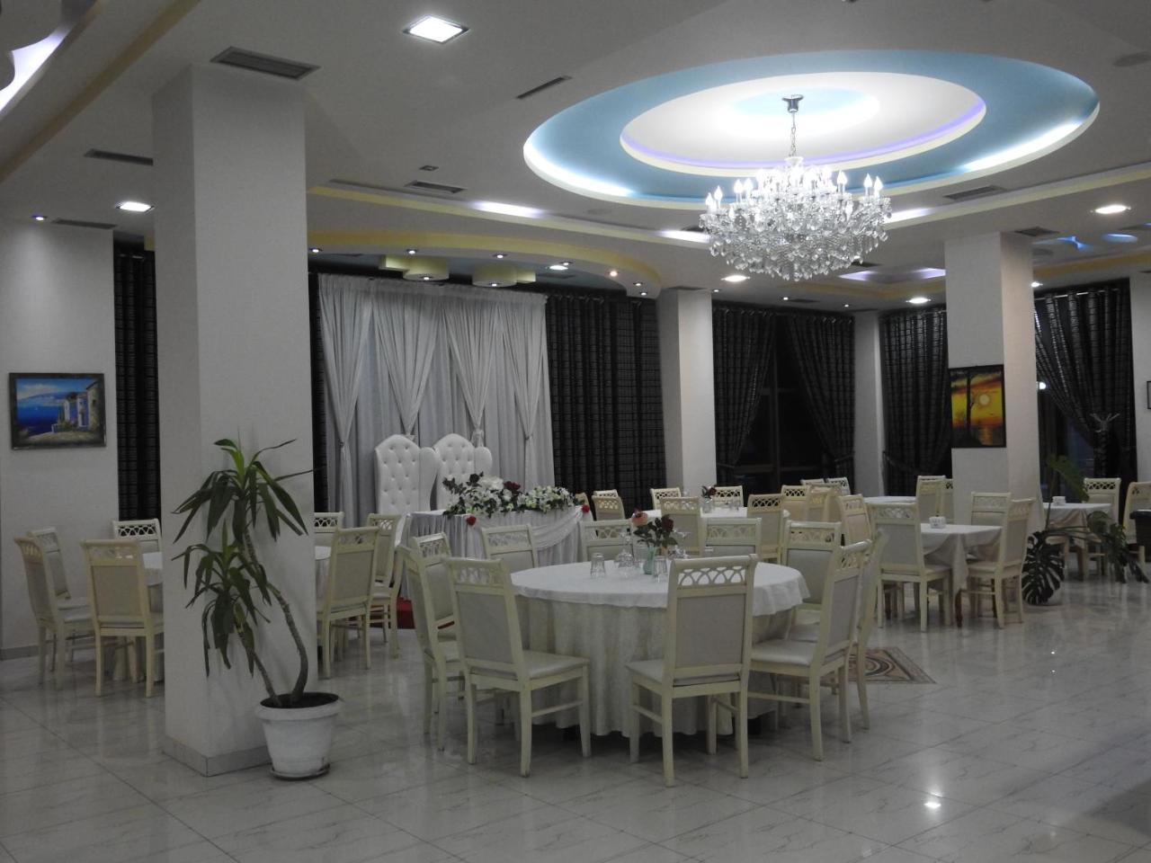 Hotel 3 Vellezerit Драч Екстериор снимка