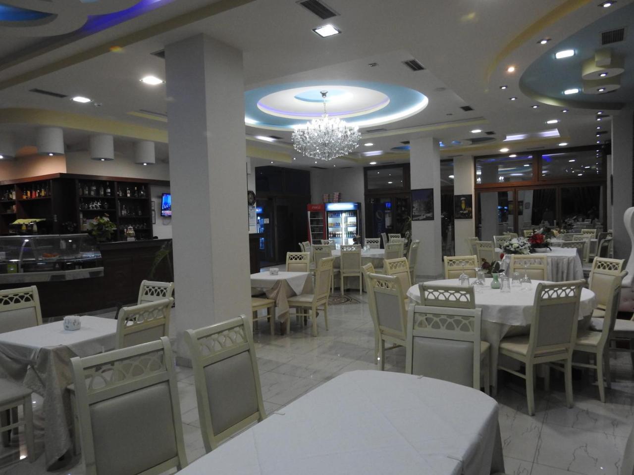 Hotel 3 Vellezerit Драч Екстериор снимка