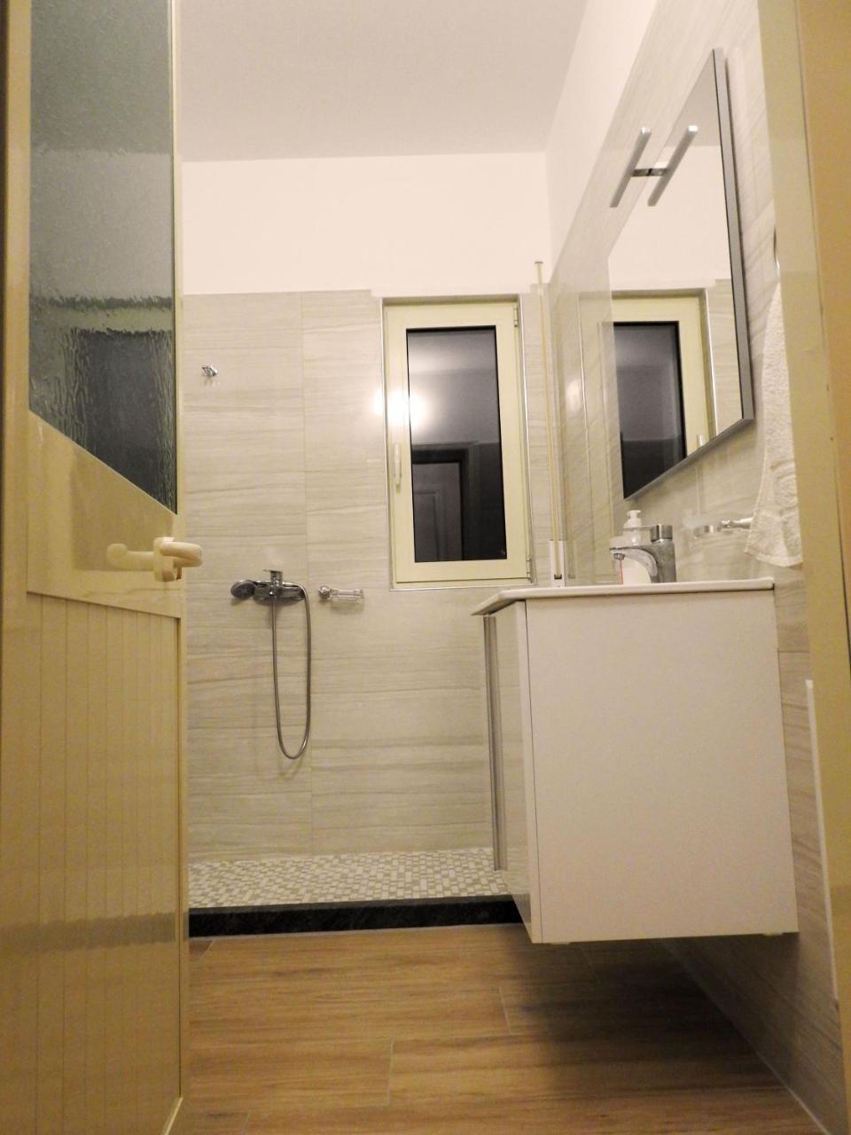 Hotel 3 Vellezerit Драч Екстериор снимка
