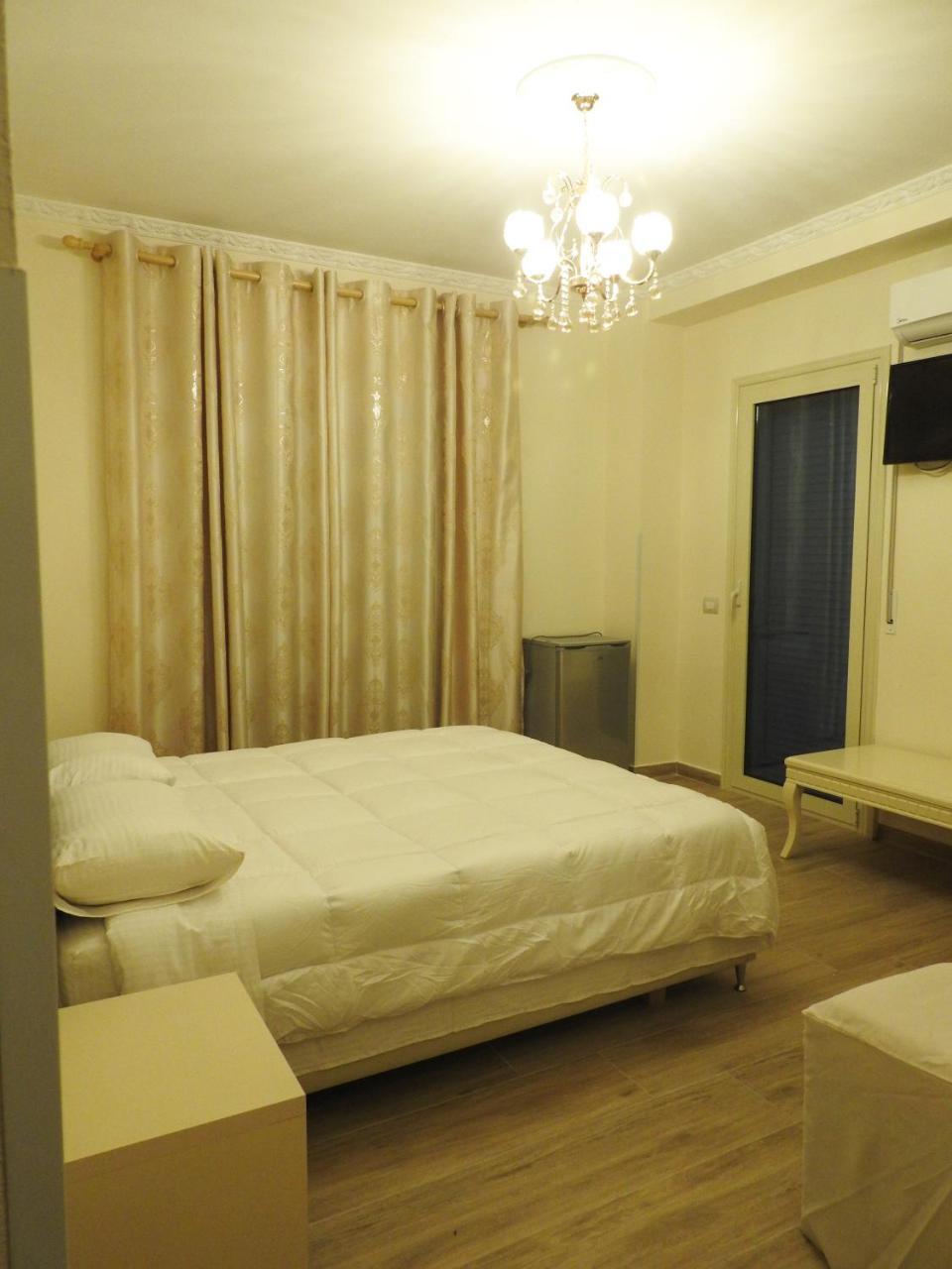 Hotel 3 Vellezerit Драч Екстериор снимка