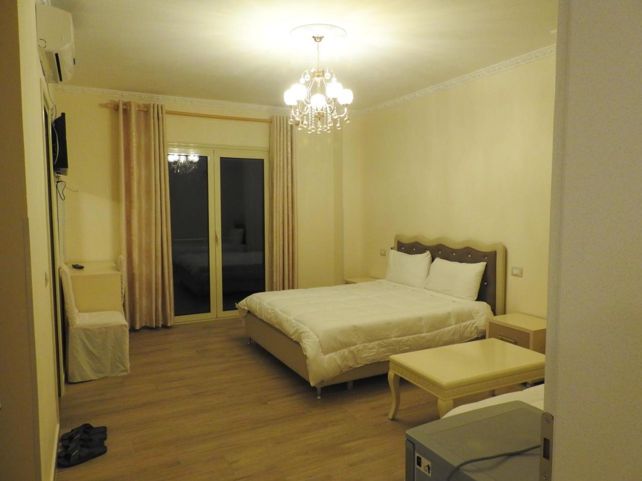 Hotel 3 Vellezerit Драч Екстериор снимка