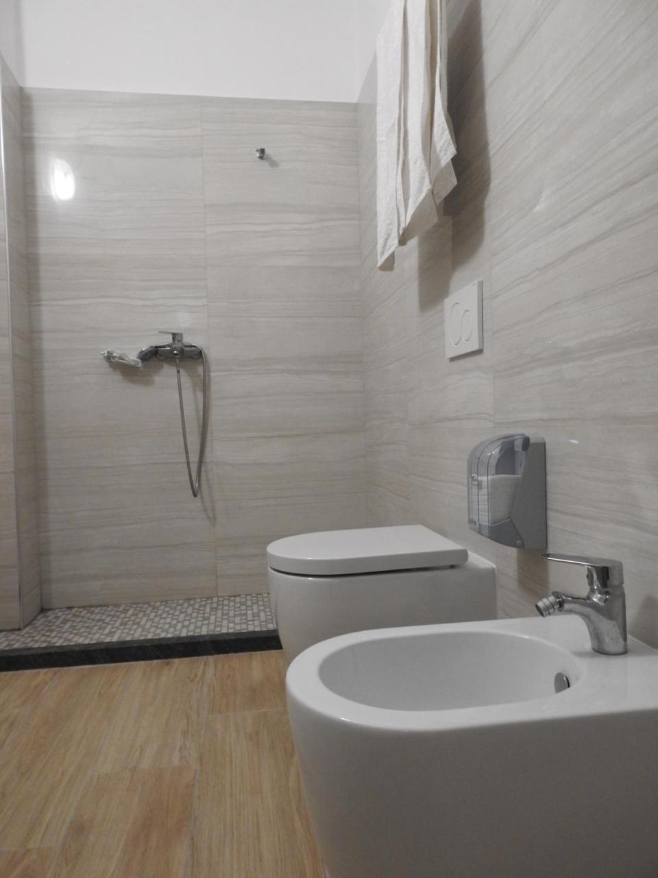 Hotel 3 Vellezerit Драч Екстериор снимка