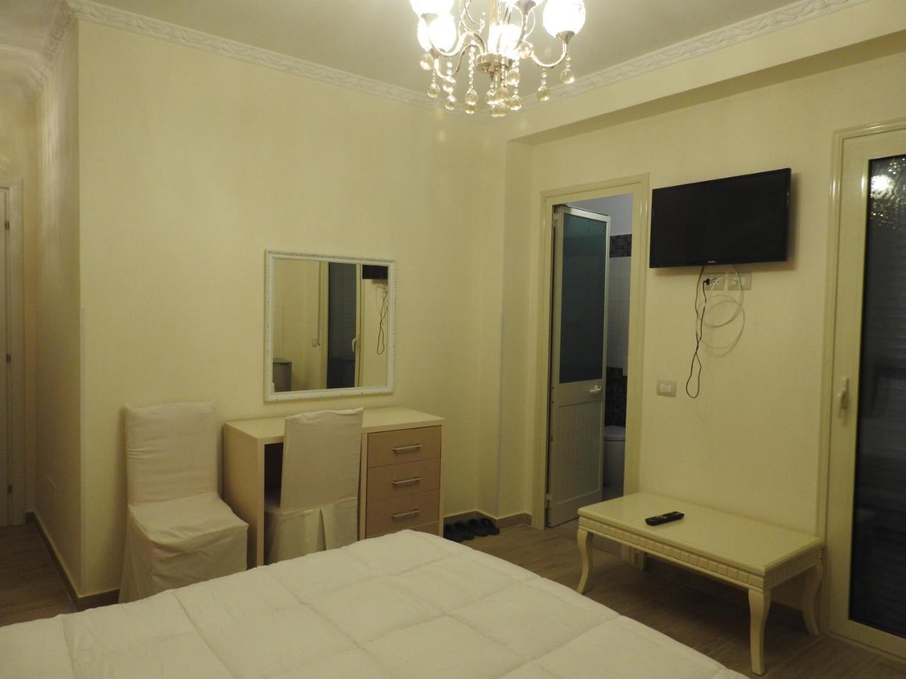 Hotel 3 Vellezerit Драч Екстериор снимка