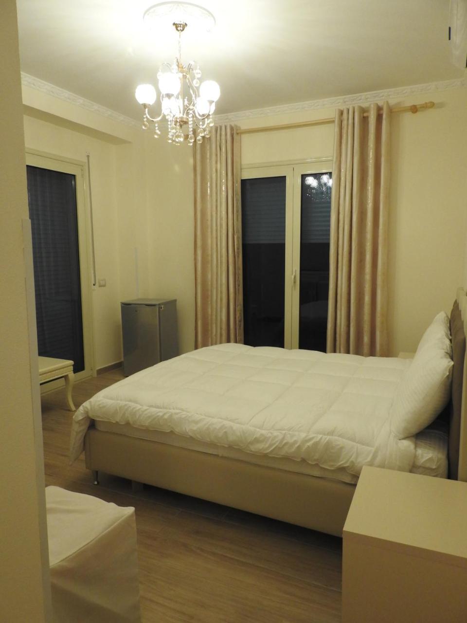 Hotel 3 Vellezerit Драч Екстериор снимка