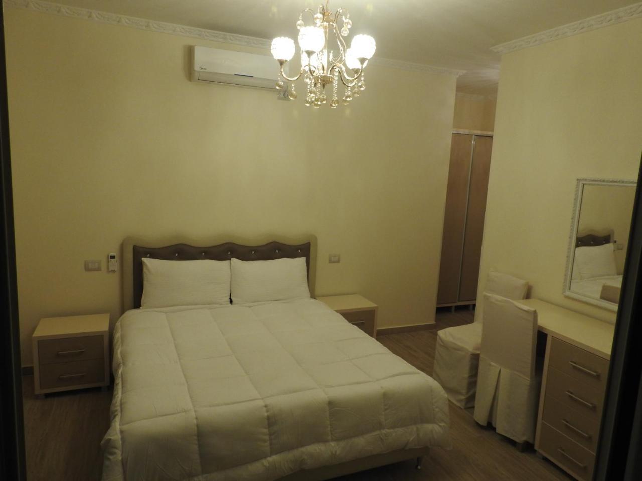 Hotel 3 Vellezerit Драч Екстериор снимка
