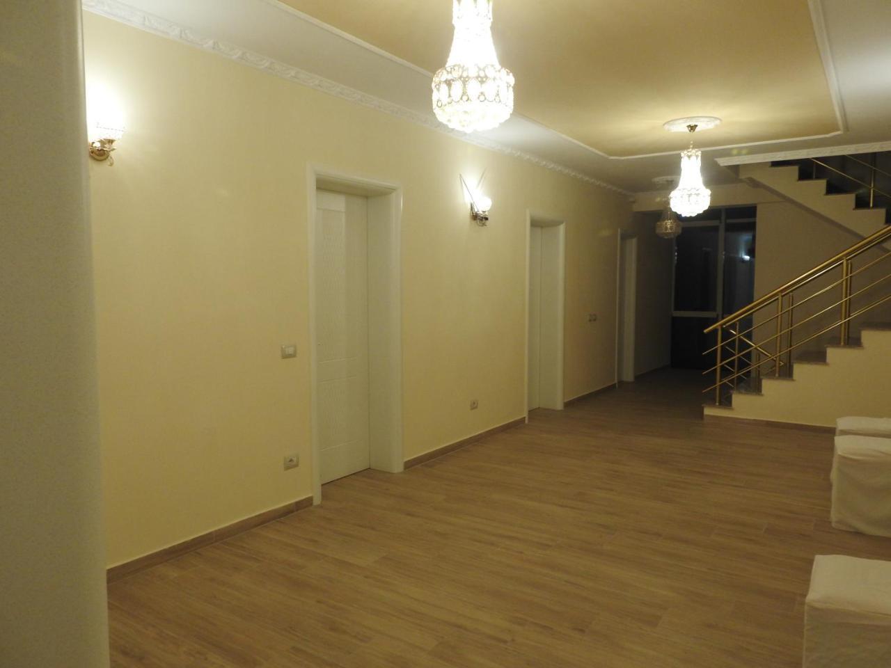 Hotel 3 Vellezerit Драч Екстериор снимка